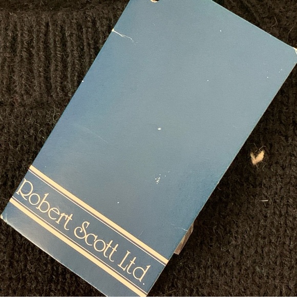 New VTG Robert Scott Ltd. Women’s 100% Wool Sweater Xmas Carolers Size 38 RARE - Picture 7 of 12